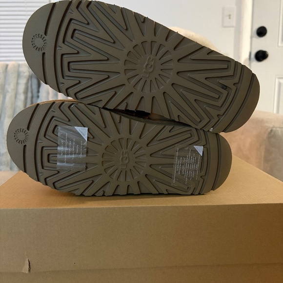 Classic Chillapeak Tall UGG - Picture 3 of 4